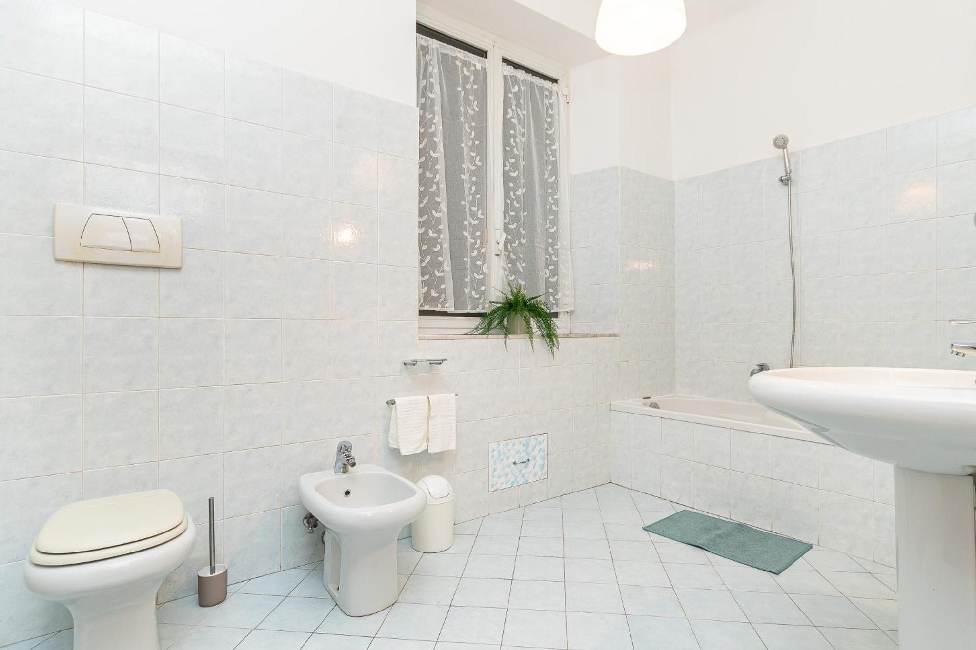 Trilocale Davanti All'acquario - Centro Apartment